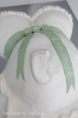Gender Reveal & Baby Shower Buttercake